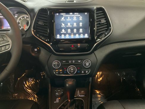 Used 2022 Jeep Cherokee Limited AWD/4WD image 11