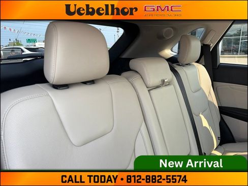 Used 2019 Ford Edge Titanium w/ Equipment Group 301A FWD image 5