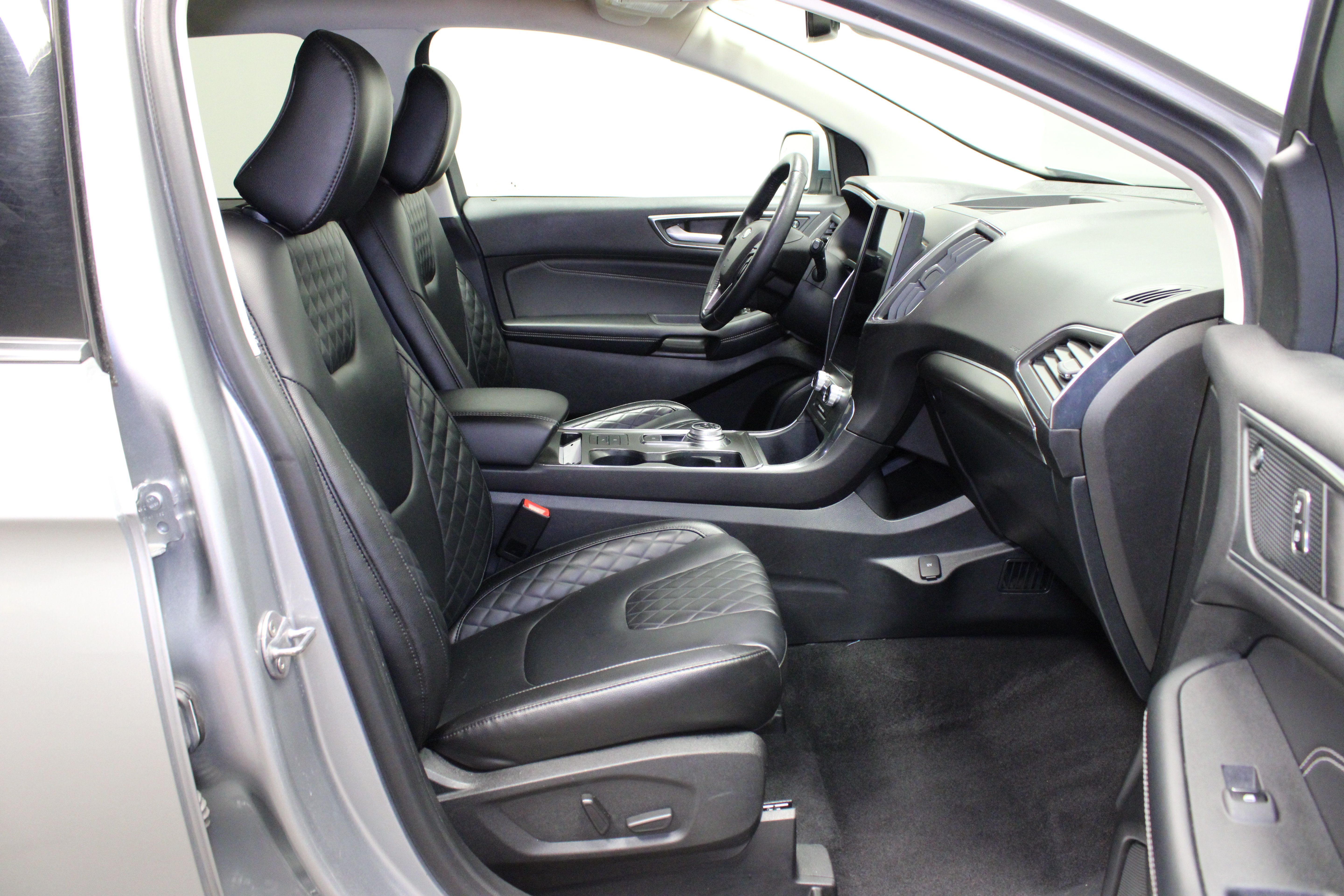Used 2024 Ford Edge Titanium AWD/4WD image 14