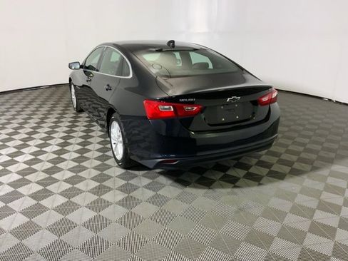 Used 2017 Chevrolet Malibu LT image 10