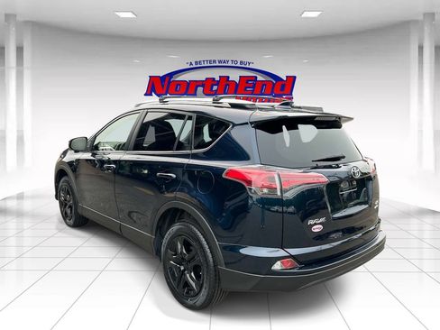 Used 2018 Toyota RAV4 LE AWD/4WD image 5