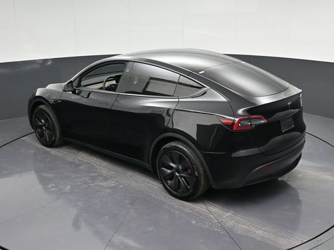 Used 2024 Tesla Model Y Long Range image 27