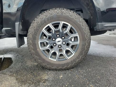 Used 2025 Chevrolet Colorado Z71 AWD/4WD image 34