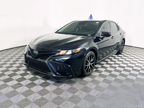 Used 2021 Toyota Camry SE w/ Convenience Package FWD image 7