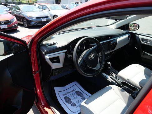 Used 2016 Toyota Corolla LE FWD image 9