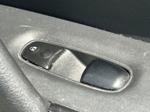 Used 2018 Nissan Rogue SV FWD image 36