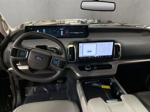 Used 2025 Ford Expedition Max Active image 20