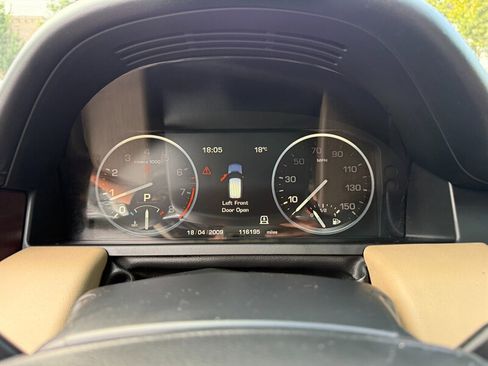 Used 2011 Land Rover Range Rover HSE image 17