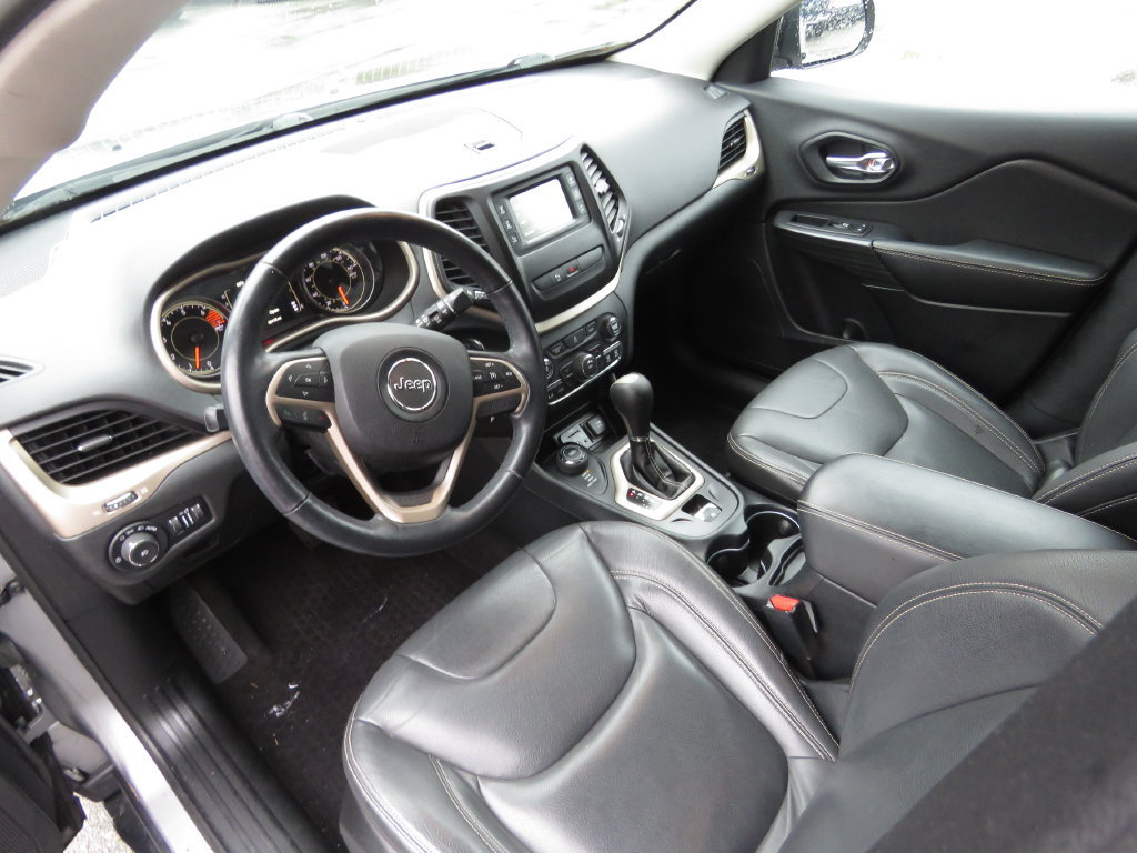 Used 2016 Jeep Cherokee Latitude w/ Safety/Convenience Group AWD/4WD image 11