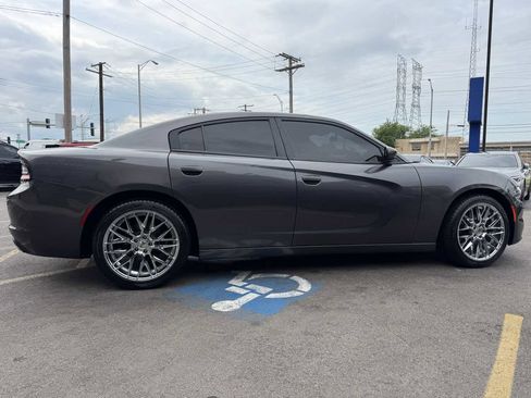 Used 2019 Dodge Charger SXT w/ Leather Interior Group RWD image 4