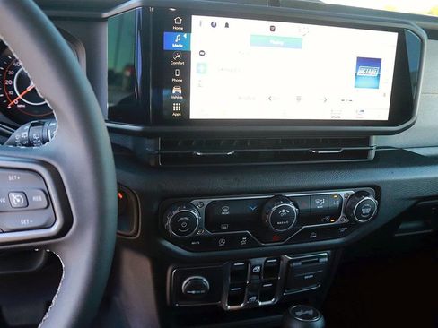 Used 2025 Jeep Wrangler Unlimited Sport AWD/4WD image 19