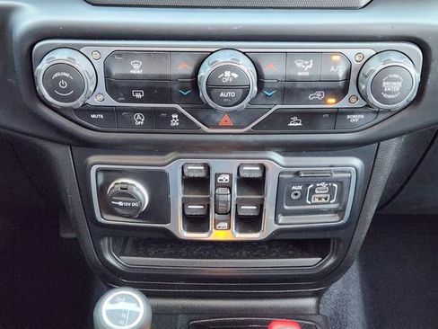 Used 2023 Jeep Wrangler Willys image 17