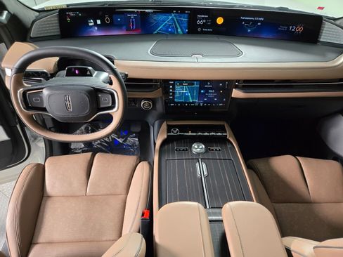 New 2026 Lincoln Navigator L Black Label AWD/4WD image 16