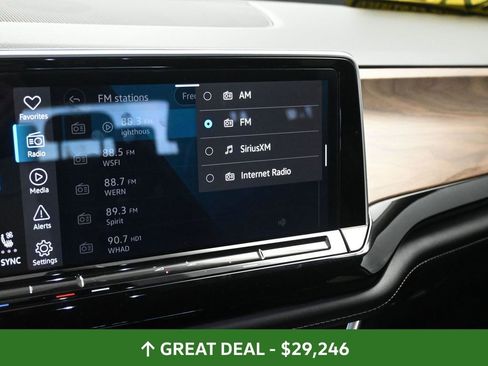 Used 2024 Volkswagen Atlas SE image 32