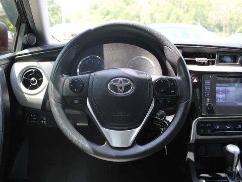 Used 2017 Toyota Corolla LE FWD image 34