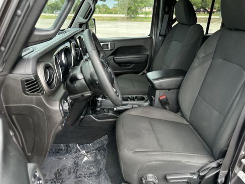 Certified 2023 Jeep Wrangler Unlimited w/ Cold Weather Group AWD/4WD image 18