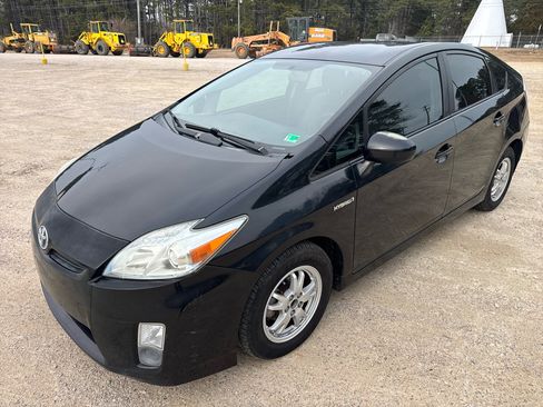 Used 2011 Toyota Prius Five image 2