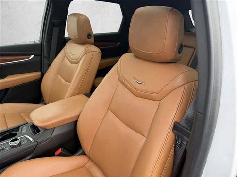 Used 2024 Cadillac XT5 Premium Luxury w/ Technology Package AWD/4WD image 11