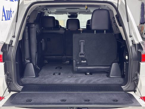 Used 2017 Lexus LX 570 4WD image 9