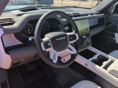 New 2026 Land Rover Defender 110 X-Dynamic SE image 2