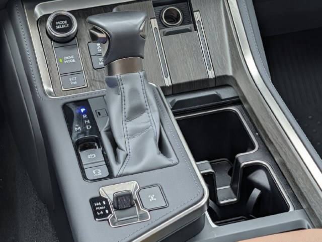 Used 2025 Lexus GX 550 w/ Accessory Package (2T) AWD/4WD image 14