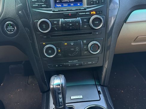 Used 2016 Ford Explorer XLT image 8