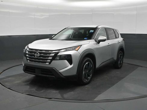 Used 2025 Nissan Rogue SV AWD/4WD image 5