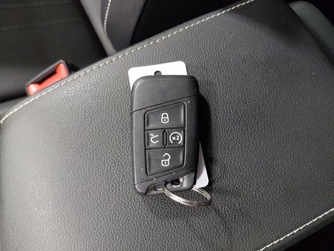 Used 2022 Volkswagen Tiguan SE AWD/4WD image 25