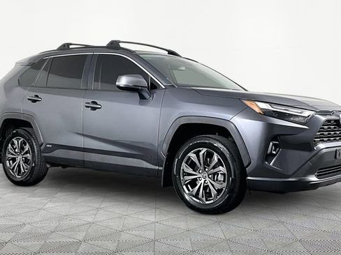 Used 2022 Toyota RAV4 XLE Premium image 3