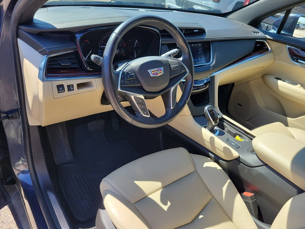Used 2018 Cadillac XT5 Luxury w/ Driver Awareness Package FWD image 18