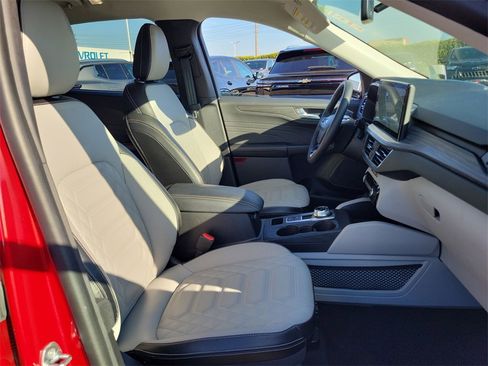 Used 2023 Ford Escape Platinum w/ Premium Technology Package image 28