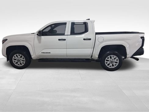 Used 2025 Toyota Tacoma SR image 8