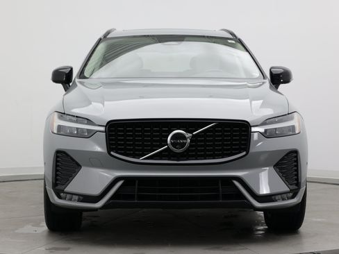 Used 2024 Volvo XC60 B5 Plus AWD/4WD image 2
