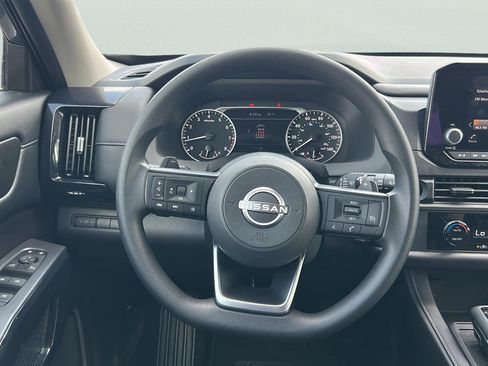 Used 2025 Nissan Pathfinder S FWD image 27