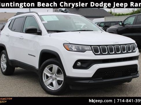Used 2022 Jeep Compass Latitude image 1