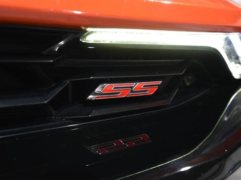 Used 2019 Chevrolet Camaro SS RWD image 3