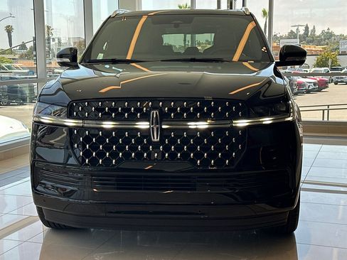 New 2026 Lincoln Navigator L Black Label AWD/4WD image 8