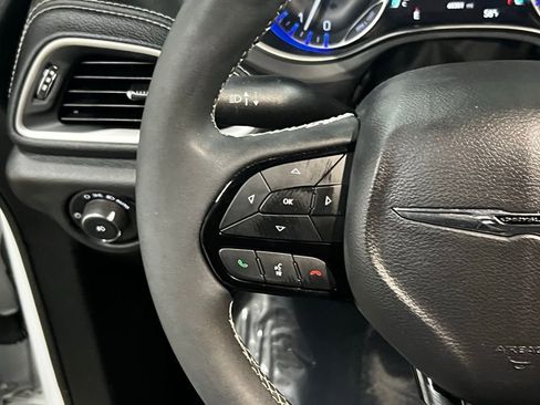 Used 2023 Chrysler Pacifica Touring-L w/ S Appearance Package image 18