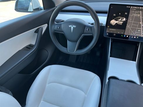 Used 2021 Tesla Model Y Long Range AWD/4WD image 17