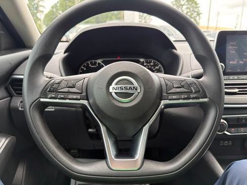 Used 2022 Nissan Altima 2.5 SV FWD image 18