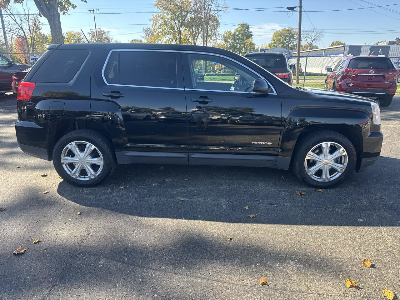 Used 2017 GMC Terrain SLE AWD/4WD image 3