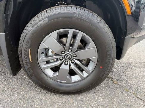 New 2026 Nissan Frontier 4x4 Crew Cab image 9