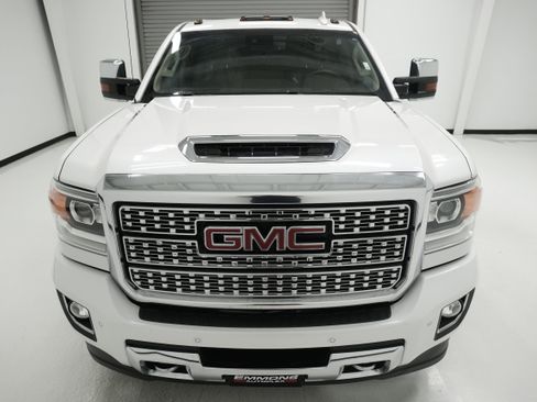 Used 2019 GMC Sierra 3500 Denali w/ Duramax Plus Package image 2