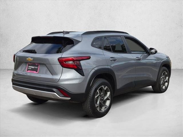 Used 2025 Chevrolet Trax LT FWD image 5
