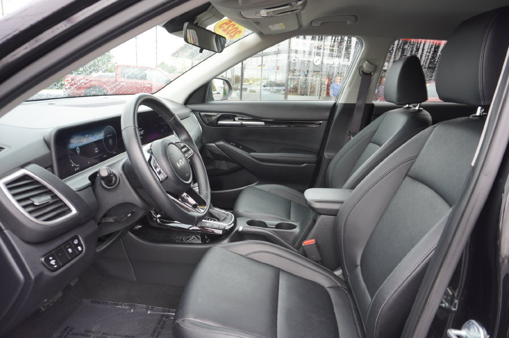 Used 2025 Kia Seltos EX AWD/4WD image 22