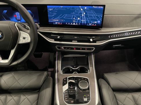 Used 2024 BMW X7 xDrive40i w/ Premium Package AWD/4WD image 17