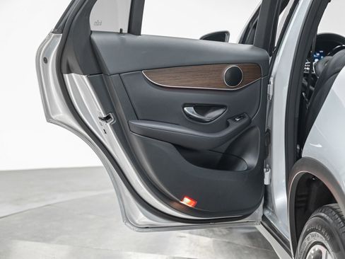 Used 2020 Mercedes-Benz GLC 300 4MATIC image 24