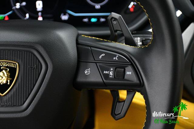Used 2025 Lamborghini Urus SE AWD/4WD image 44