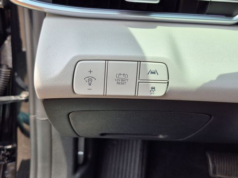 Certified 2023 Hyundai Elantra Limited FWD image 26
