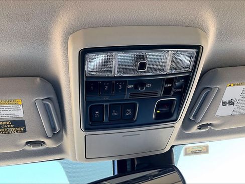 Used 2023 Toyota 4Runner Limited AWD/4WD image 32